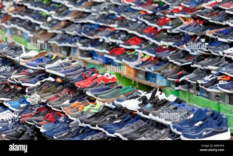 fake shoes market